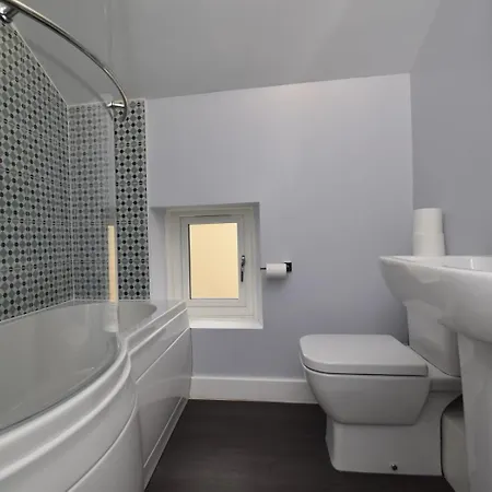 Holiday home 2 Bed In Sz178 *